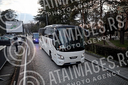 Buses with members of the Fejenodra football club team arrived in Humska street.Autobusi sa clanovima ekipe fudbalskog kluba Fejenodra stigli su u Humsku.