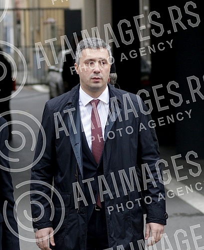 The trial of Bosko Obradovic, the president of the Dveri movement, and three members accused of violent behavior in front of the serbian parliament building in May began in the First basic court.U Prvom osnovnom sudu pocelo sudjenje predsedniku pok