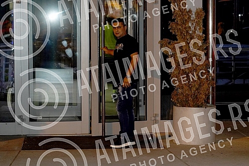 The arrival of Marija Kulic and Nenad Macanovic Bebica on the TV show Narod pita on TV Pink.Dolazak Marije Kulic i Nenada Macanovica Bebice na gostovanje u emisiji Narod pita na TV Pinku.