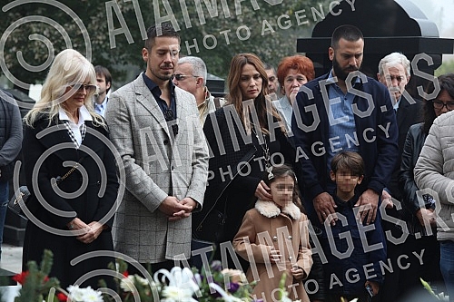 The commemoration on the occasion of one year since the death of Marinko Rokvic was held at the Bezanija cemetery.Pomen povodom godinu dana od smrti Marinka Rokvica odrzan je na Bezanijskom groblju.