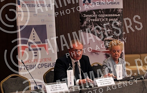 At the Metropol Hotel, the public company Putevi Srbije presented the winter road maintenance plan.U hotelu Metropol javno preduzece Putevi Srbije je predstavilo plan zimskog odrzavanja puteva.