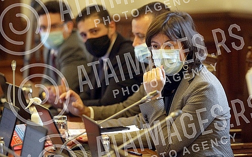 The session of the Committee on administrative-budgetary and mandate-immunity issues was held in the House of the National assembly. Sednica Odbora za adiminstrativno-budzetska i mandatno-imunitetska pitanja odzana je u Domu Narodne skupstine.