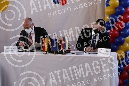  Serbian First Deputy Prime Minister and Minister of Education, Science and Technological Development Branko Ruzic and German Ambassador to Serbia Thomas Schieb visited the German school and signed an agreement on cooperation between the two governme
