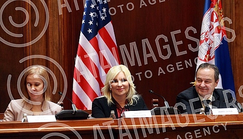In the small hall of the House of the National Assembly, a conference was held on the topic: National research on the factors that contribute to the effect of the glass ceiling for women in business.U maloj sali Doma Narodne skupstine odrzana je ko