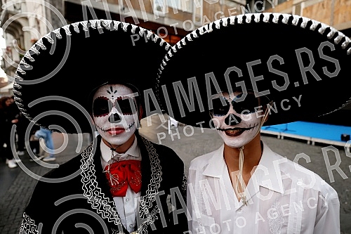The Embassy of Mexico in Serbia and the Cervantes Institute in Belgrade mark the famous Mexican holiday Day of the Dead with a big celebration and presentation of the traditional altar of the dead.Ambasada Meksika u Srbiji i Institut Servantes u Be