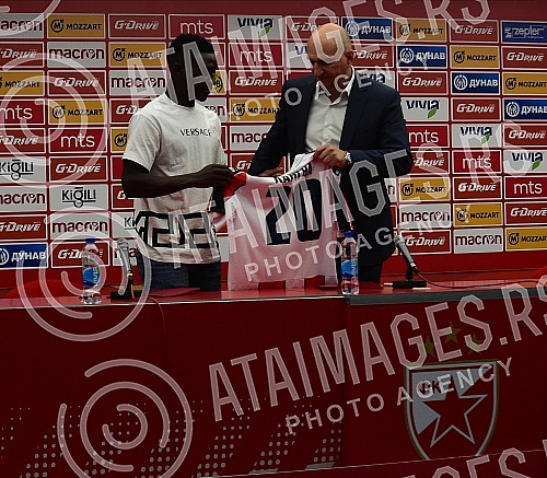 Kings Kangwa, a new reinforcement of FC Red Star for next season, was presented at the Media Center of the Rajko Mitic Stadium.U Medija centru stadiona Rajko Mitic predstavljen je Kings Kangva, novo pojacanje FK Crvena zvezda za narednu sezonu.