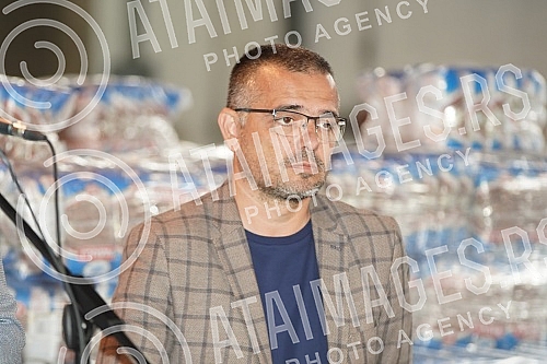 The President of the Republic of Serbia, Aleksandar Vucic, visited the warehouse of the Republic Directorate for Commodity Reserves - General Cargo Warehouse, Belgrade.Predsednik Republike Srbije Aleksandar Vucic obisao je skladista Republicke dire