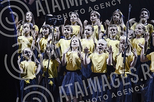 The Night of Music was held with the performance of Kolibri Choir, RTS Choir and Symphony Orchestra at the Tasmajdan Stadium.Odrzana Noc muzike uz nastup hora Kolibri, hora RTS i Simfonijskog orkestra na stadionu Tasmajdan. 