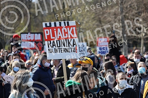 Freelancers protest against the proposal to amend the Law on personal income tax, which was adopted by the Government in front of the National assembly of Serbia.Protest frilensera zbog predloga za izmenu Zakona o porezu na dohodak gradjana koji je