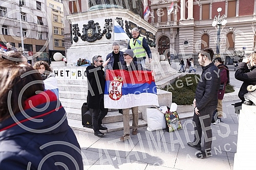 A rally in support of Ukraine and against the dictatorship in Russia and Belarus was held on the Republic Square, organized by an informal group of the Russian, Ukrainian and Belarusian diasporas.Na Trgu Republike odrzan je skup podrske Ukrajini i 