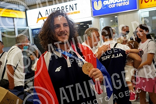 The representative of Serbia in wrestling, Zurab Datunashvili, the winner of the bronze Olympic medal at the Games in Tokyo, arrived in Serbia and on that occasion, a press conference was held at the Nikola Tesla Airport.Reprezentativac Srbije u rv