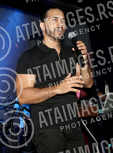 Performance of Adil (Adil Maksutovic) held on raft Na vodi kafana.Nastup Adila (Adil Maksutovic) na splavu Na vodi kafana.