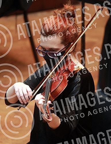 The concert of the Belgrade Philharmonic Orchestra with the former chief conductor Uros Lajovic, and a young cello star, Harriet Krijgh, performed with the orchestra for the first time, performing Haydn's concerto for this instrument.Koncert Beogra