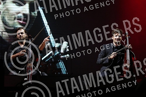 Concert of 2 Cellos held on Kalemegdan.Koncert 2 Cellos na Kalemegdanu.