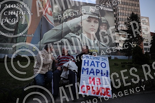 War veterans and People's Patrols organized a protest on the day of the beginning of the NATO aggression on our country, in front of the General Staff.Ratni veterani i Narodne patrole organizovali su protest na dan pocetka agresije NATO pakta na na