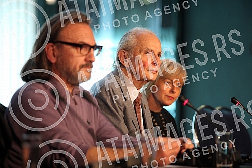 Konferencija povodom Evropske premijere dokumentarnog filma o Nikoli Tesli, americkog autora Dzozefa Sikorskog `Toranj narodu` (`Tower to the people`) odrzana u Sava Centru u Beogradu.