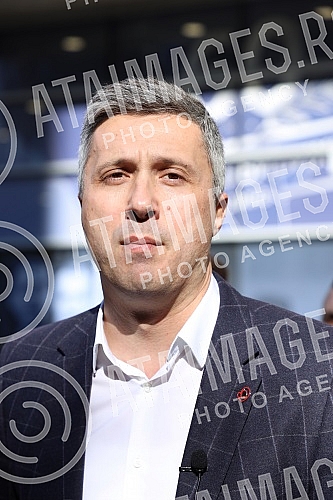 President of the Serbian movement Dveri Bosko Obradovic and environmental activist prof. Dr. Dusko Kuzovic, held a press conference in front of the building of the Radio Television of Serbia, with the topic: 