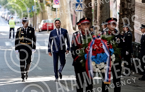 As part of the celebration of Interior Ministry Day and Police Day, a police delegation laid a wreath at the Cukur Fountain, which is of historical importance to the Serbian police, since it clashed with the Turkish army for the first time.
U sklop As part of the celebration of Interior Ministry Day and Police Day, a police delegation laid a wreath at the Cukur Fountain, which is of historical importance to the Serbian police, since it clashed with the Turkish army for the first time.
U sklop