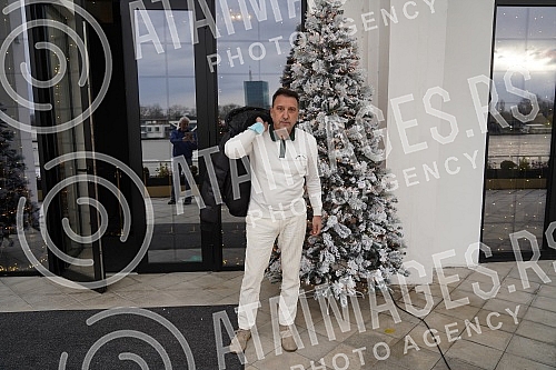 Hajrudin Hari Varesanovic - Hari Mata Hari announced at a press conference at The Dream event center a concert to be held on Saturday, December 11th.Hajrudin Hari Varesanovic -  Hari Mata Hari je na konferenciji za medije u event centru The Dream n