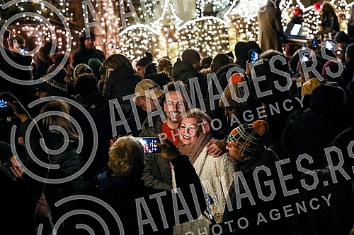 Vuk Tomic from Gostivarska on Vozdovac has been creating a winter fairy tale for 14 years in a row, embellishing his house more luxuriantly than those in Hollywood films.Vuk Tomic iz Gostivarske na Vozdovcu vec 14 godina zaredom stvara zimsku bajku 
