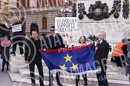 A rally in support of Ukraine and against the dictatorship in Russia and Belarus was held on the Republic Square, organized by an informal group of the Russian, Ukrainian and Belarusian diasporas.Na Trgu Republike odrzan je skup podrske Ukrajini i 