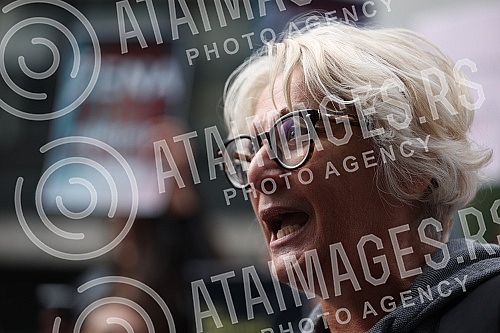 In front of the building where the editorial office of the daily Informer is located, a second protest was held in the organization of Women's Solidarity due to the publication of an interview with serial rapist Igor Milosevic.Ispred zgrade u kojoj