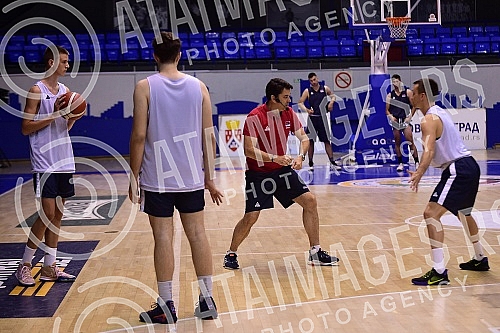 The second day of the Dusan Ivkovic Belgrade Basketball Clinic, organized by the Association of Basketball Coaches of Serbia, is held at the Ranko Zeravica Sports Hall in New Belgrade.Drugi dan Beogradske kosarkaske klinika Dusan Ivkovic u organiza
