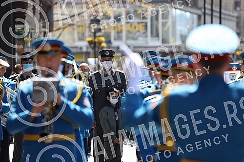 As a gift to the citizens, on the occasion of the Serbian Army Day, the Representative Orchestra of the Guard and the Art Ensemble of the Ministry of Defense 