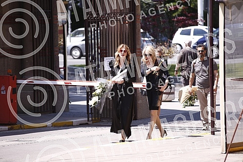 Veselin Vesa Simonovic, director and editor-in-chief of the Nova.rs portal, will be buried in the Alley of Merited Citizens at the New Cemetery in Belgrade, the family received condolences at 1:30 p.m., and the funeral service began at 2 p.m.Veseli