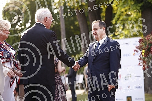 US Ambassador to Serbia Christopher Hill hosted a reception to celebrate the national holiday of the United States, Independence Day.Ambasador SAD u Srbiji Kristofer Hil priredio je prijem povodom proslave nacionalnog praznika Sjedinjenih Americkih