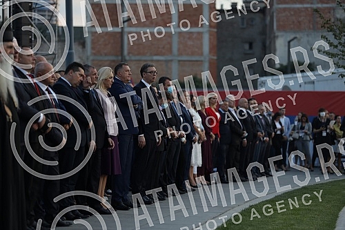 The central manifestation on the occasion of the Day of Serbian Unity, Freedom and the National Flag is being held on Savka Square near the monument to Stefan Nemanja. Centralna manifestacija povodom Dana srpskog jedinstva, slobode i nacionalne zas