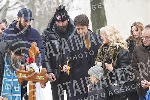 A memorial service on the occasion of the 40th day since the death of Marinko Rokvic was held at the Bezanijsko cemetery.Pomen povodom 40 dana od smrti Marinka Rokvica sluzen je na Bezanijskom groblju.