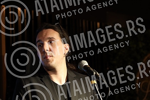 The press conference of the Osvajaci band from Kragujevac was held at the Lisbon club in the mts Dvorana.
Konferencija za novinare kragujevackog benda Osvajaci odrzana je u klubu Lisabon u mts Dvorani. The press conference of the Osvajaci band from Kragujevac was held at the Lisbon club in the mts Dvorana.
Konferencija za novinare kragujevackog benda Osvajaci odrzana je u klubu Lisabon u mts Dvorani.