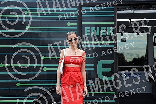 Milica Pavlovic presented 100% electric buses at the Cross restaurant in the West 65 shopping center together with Euhybrid, a new company on the Serbian market.Milica Pavlovic je u restoranu Cross u trznom centru West 65 zajednicki snagama sa novo