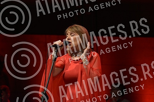 The Tourist Organization of Nis organized a free concert of Biljana Krstic and the Bistrik Orchestra entitled The Scent of Heritage at the Low Fortress on the occasion of the celebration of the city's glory of St. Emperor Constantine and Empress Hele