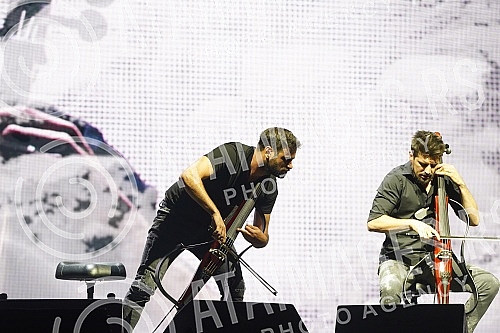 2CELLOS, the duo Luka Sulic and Stjepan Hauser held a concert in Stark Afrena as part of their 2CELLOS world tour, which is their last joint tour.2CELLOS, duo Luka Sulic i Stjepan Hauser odrzao je u sklopu  svetske turneje 2CELLOS, koja im je posle