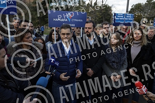 In Tasmajdan Park, People's Party President Vuk Jeremic issued a statement regarding criminal charges against Serbian Prime Minister Ana Brnabic and Ministers Zorana Mihajlovic and Irena Vujovic in connection with plans to open a Rio Tinto lithium mi