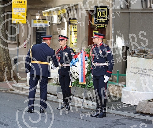 As part of the celebration of Interior Ministry Day and Police Day, a police delegation laid a wreath at the Cukur Fountain, which is of historical importance to the Serbian police, since it clashed with the Turkish army for the first time.
U sklop As part of the celebration of Interior Ministry Day and Police Day, a police delegation laid a wreath at the Cukur Fountain, which is of historical importance to the Serbian police, since it clashed with the Turkish army for the first time.
U sklop
