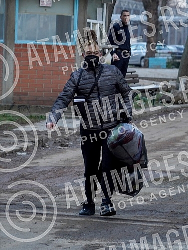 The First Basic Court in Belgrade today lifted the custody of rapper Stefan Djuric Rasta, in which he has been since October 3, 2020, after the police found drugs in his possession.
Prvi osnovni sud u Beogradu ukinuo je danas pritvor reperu Stefanu The First Basic Court in Belgrade today lifted the custody of rapper Stefan Djuric Rasta, in which he has been since October 3, 2020, after the police found drugs in his possession.
Prvi osnovni sud u Beogradu ukinuo je danas pritvor reperu Stefanu