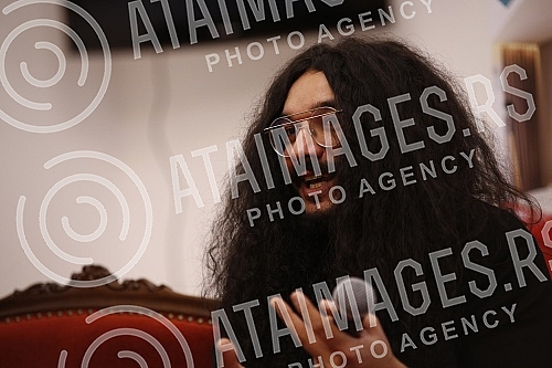 On the occasion of the upcoming concert by violinist Nemanja Radulovic in Kolarac and the release of the first album for Warner Classics, a press conference was held in the Music Gallery of the Kolarac Foundation.
Povodom predstojeceg koncerta violi On the occasion of the upcoming concert by violinist Nemanja Radulovic in Kolarac and the release of the first album for Warner Classics, a press conference was held in the Music Gallery of the Kolarac Foundation.
Povodom predstojeceg koncerta violi