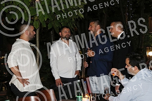 The humanitarian organization of Serbs for Serbs, in cooperation with the basketball representative Marko Keselj, organized a donation evening for Kosovo and Metohija in the restaurant Tri tacke. Humanitarna organizacija Srbi za Srbe u saradnji sa 