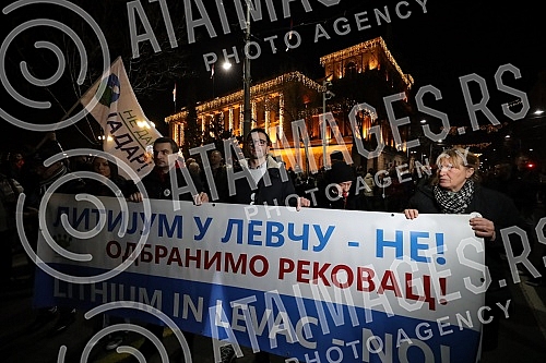 In front of the building of the Presidency, a protest initiative of the Start - Change and the Association of Environmental Organizations of Serbia with a request to permanently ban the exploration and exploitation of pine and lithium on the territor In front of the building of the Presidency, a protest initiative of the Start - Change and the Association of Environmental Organizations of Serbia with a request to permanently ban the exploration and exploitation of pine and lithium on the territor