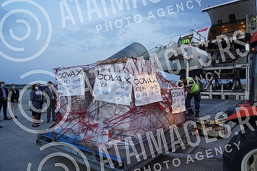 Minister of European integration Jadranka Joksimovic welcomed the first contingent of 57,000 doses of AstraZeneca vaccines through the COVAX mechanism at the 