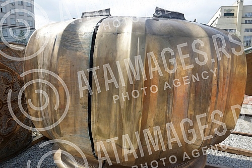 Setting up of he monument to Stefan Nemanja on the plateau of Sava Square has begun.
Pocelo postavljanje spomenika Stefanu Nemanji na platou Savskog trga. Setting up of he monument to Stefan Nemanja on the plateau of Sava Square has begun.
Pocelo postavljanje spomenika Stefanu Nemanji na platou Savskog trga.