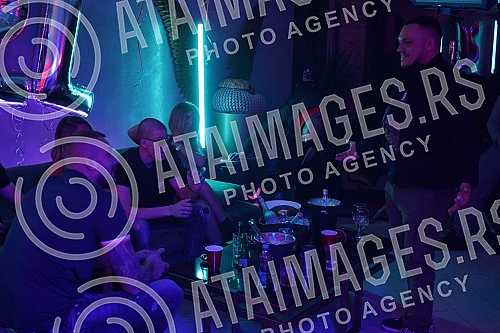 Nenad Marinkovic - Gastoz is directing a video for a new song by the Podgorica group 2L.Nenad Marinkovic - Gastoz rezira spot za novu pesmu podgoricke grupe 2L.