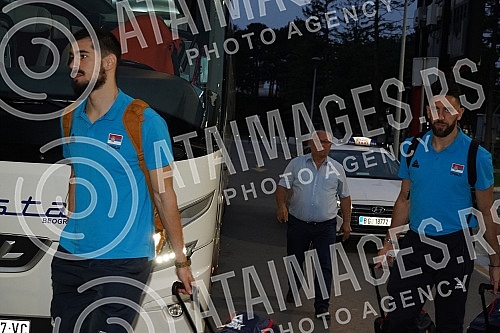 The basketball team of Serbia left early this morning from Nikola Tesla Airport to Prague for the European Championship.
Kosarkaska reprezentacija Srbija otputovala je rano jutros sa aerodromu Nikola Tesla u Prag na Evropsko prvenstvo. The basketball team of Serbia left early this morning from Nikola Tesla Airport to Prague for the European Championship.
Kosarkaska reprezentacija Srbija otputovala je rano jutros sa aerodromu Nikola Tesla u Prag na Evropsko prvenstvo.