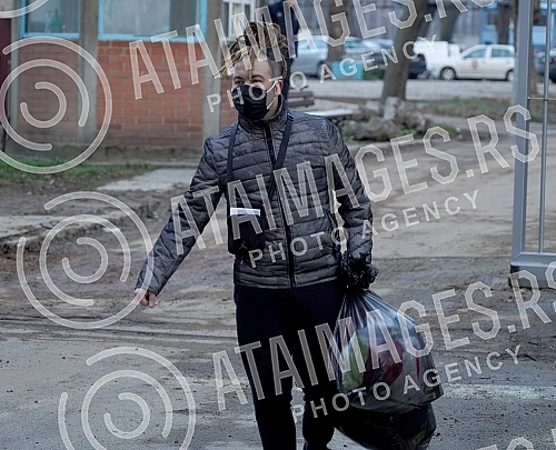 The First Basic Court in Belgrade today lifted the custody of rapper Stefan Djuric Rasta, in which he has been since October 3, 2020, after the police found drugs in his possession.
Prvi osnovni sud u Beogradu ukinuo je danas pritvor reperu Stefanu The First Basic Court in Belgrade today lifted the custody of rapper Stefan Djuric Rasta, in which he has been since October 3, 2020, after the police found drugs in his possession.
Prvi osnovni sud u Beogradu ukinuo je danas pritvor reperu Stefanu