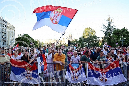 On the terrace of the City Assembly, a solemn reception was organized for the women's basketball team, which won a gold medal at the European Championship. Na terasi Skupstine grada organzovan je svecani docek zenske kosarkaske reprezentacije, koje