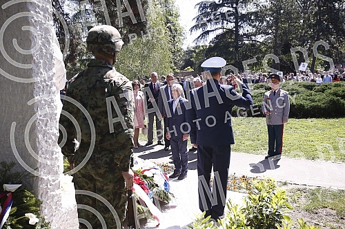 As part of the celebration of May 9, the Day of Victory over Fascism in World War II, representatives of the Ministry of Defense and the Serbian Army, the City of Belgrade and SUBNOR and participants in the Immortal Regiment laid wreaths at the Monum
