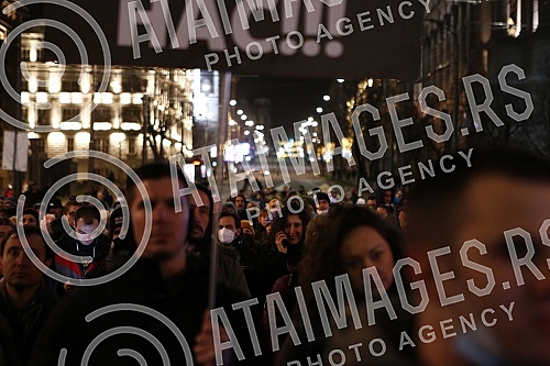  Protest for safe air no.4 started in Terazije, organized by a group of citizens of the Eco Guard, and after the address of the speakers, a walk to the Government of Serbia was announced.Na Terazijama je poceo protest Protest za bezopasan vazduh no